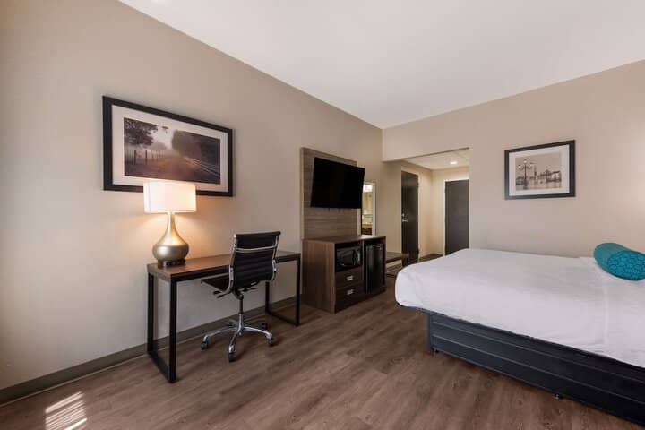 Room 12 of 27