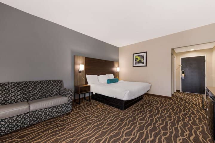 Room 9 of 27