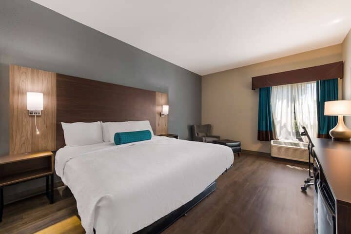 Room 10 of 27