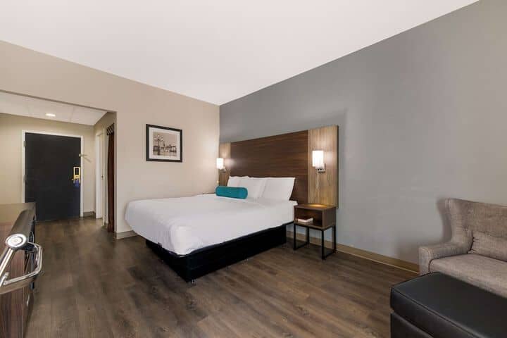 Room 11 of 27